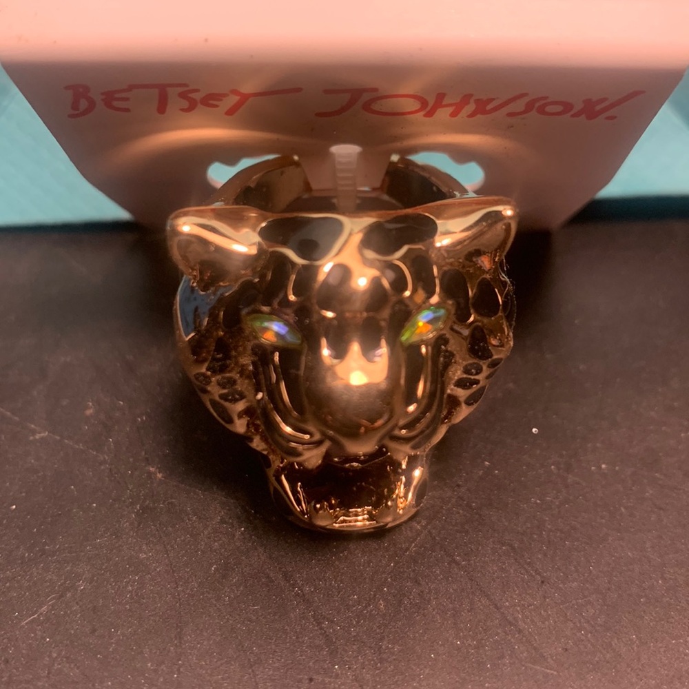 Tiger Ring